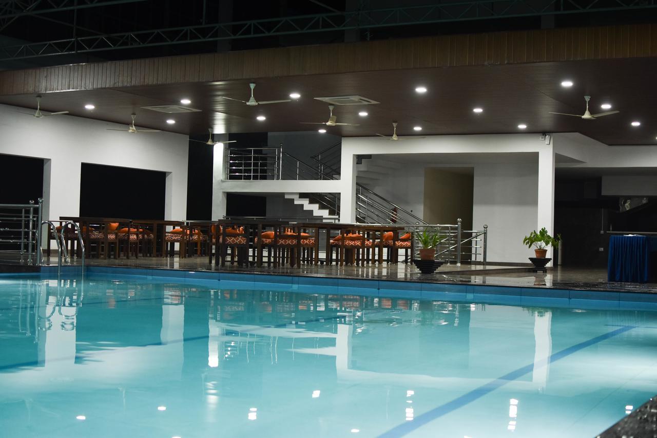 Kohinoor Hotel Alwaye ภายนอก รูปภาพ