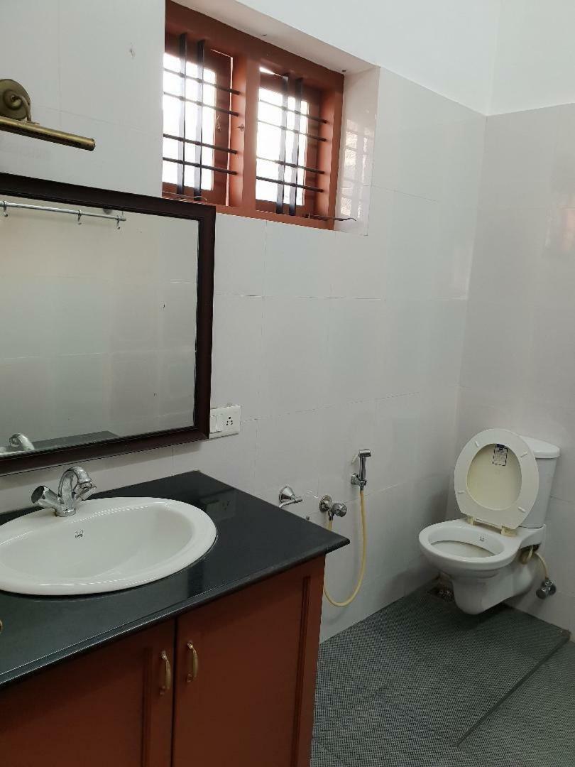 Kohinoor Hotel Alwaye ภายนอก รูปภาพ